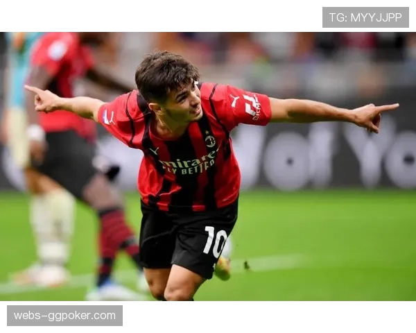 战术复盘：AC米兰如何通过边路压制限制莱切的进攻